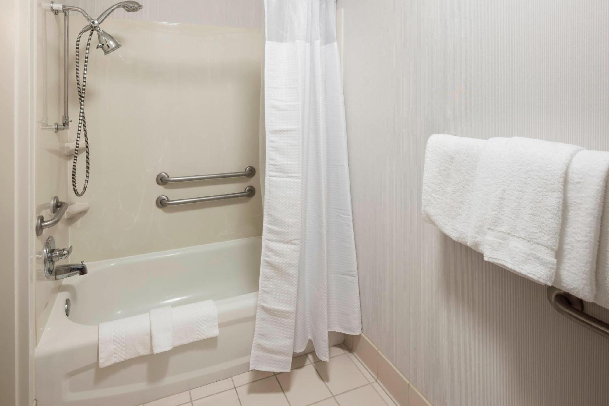Courtyard By Marriott Wichita East Otel Dış mekan fotoğraf
