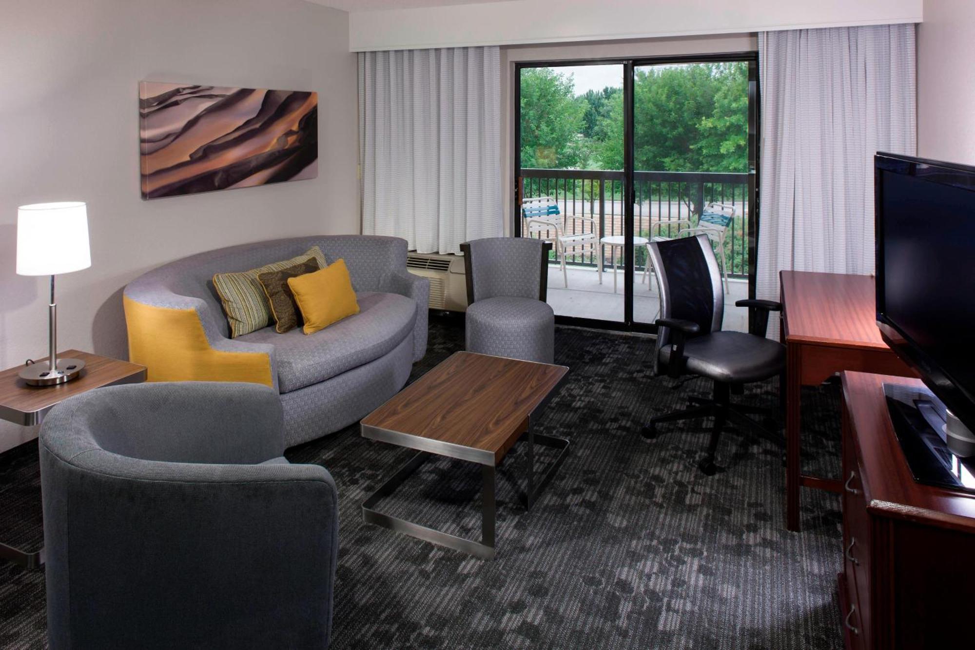 Courtyard By Marriott Wichita East Otel Dış mekan fotoğraf