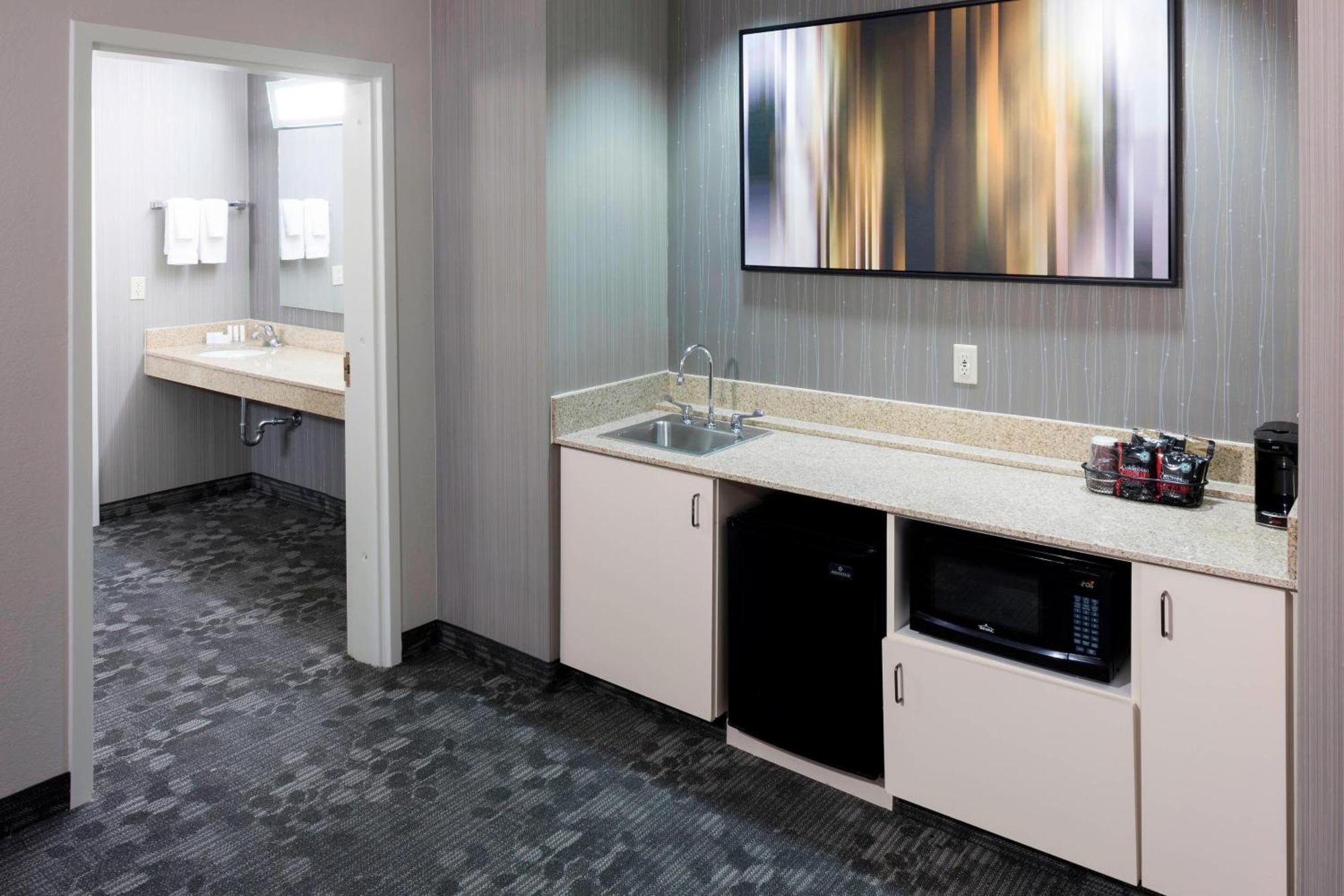 Courtyard By Marriott Wichita East Otel Dış mekan fotoğraf