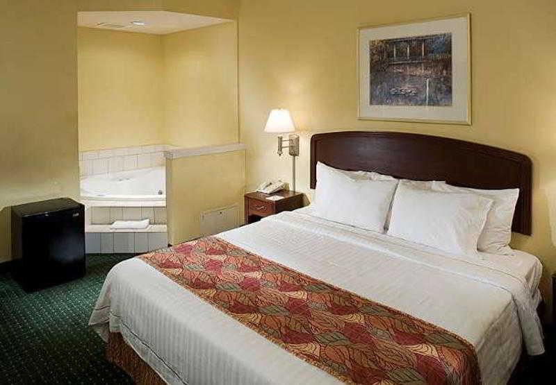 Courtyard By Marriott Wichita East Otel Dış mekan fotoğraf