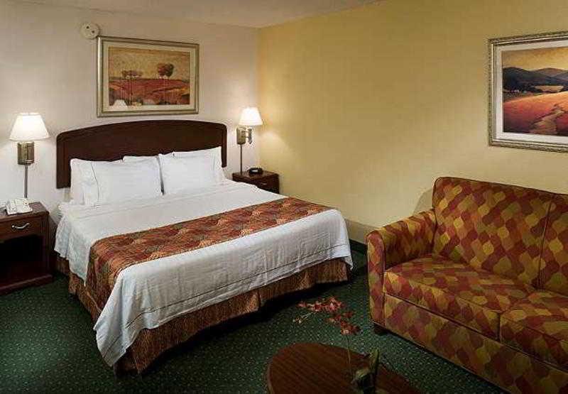 Courtyard By Marriott Wichita East Otel Dış mekan fotoğraf