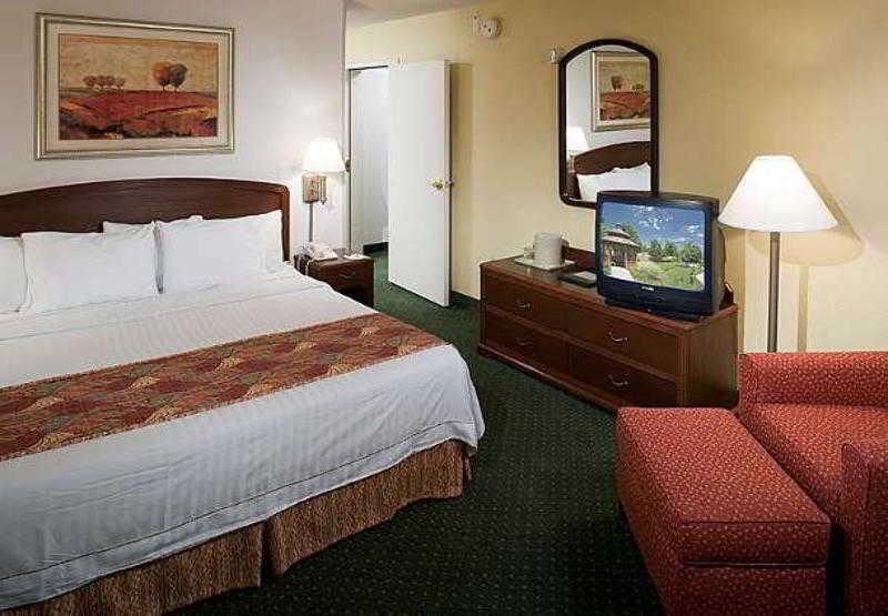 Courtyard By Marriott Wichita East Otel Dış mekan fotoğraf