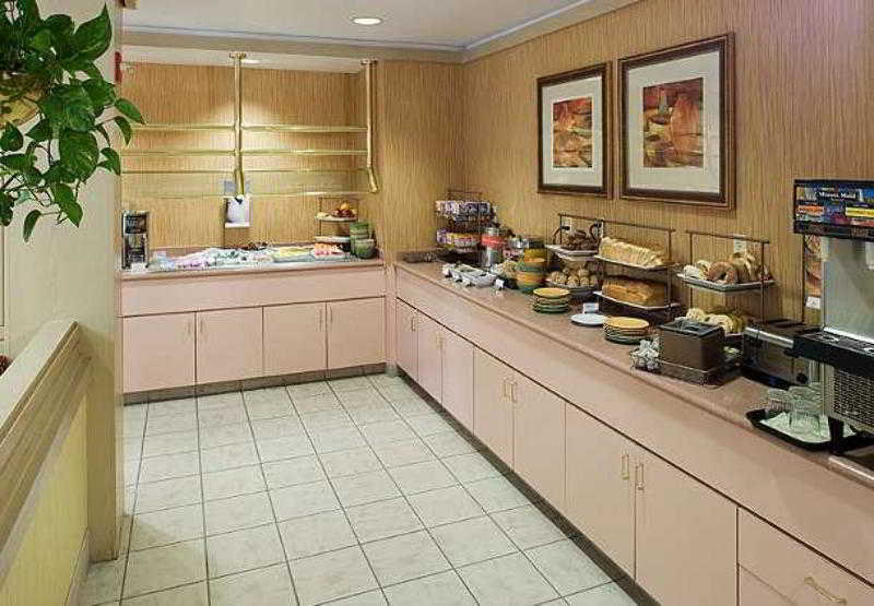 Courtyard By Marriott Wichita East Otel Dış mekan fotoğraf
